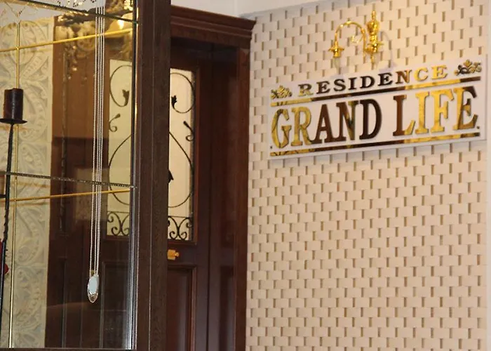 Grand Life * Esmirna